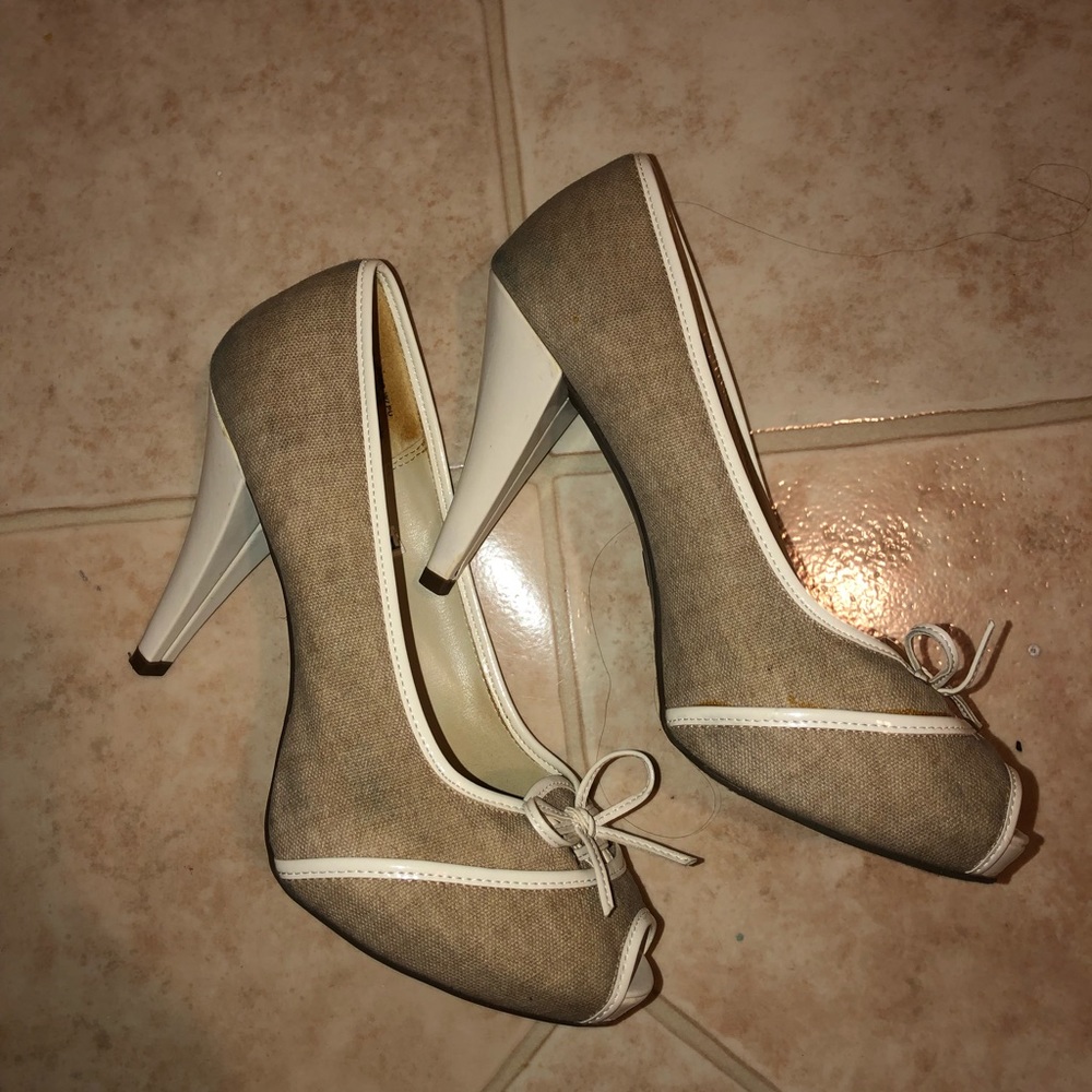 2 tone fabric 4 1/4 heel - tan and white